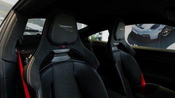 Butacas de cuero negro con estampa Weissach del Porsche 911 GT3