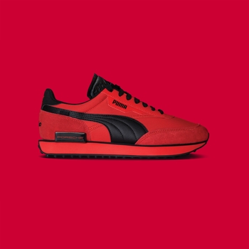 Icons of fast: Porsche and PUMA unveil limited shoe series inspired by the 911 Turbo