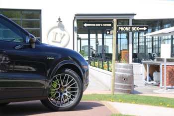 We have partnered with Luckett Vineyards to provide the Ultimate Porsche Destination Charing Experience