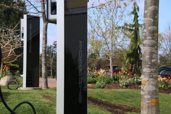 We have partnered with Luckett Vineyards to provide the Ultimate Porsche Destination Charing Experience