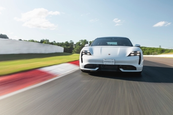 Porsche Dealer near Bloomington ON