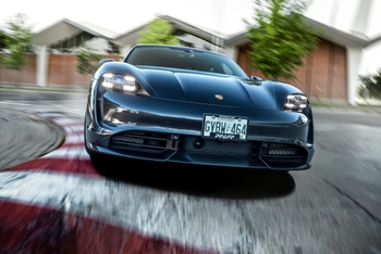 Porsche Dealer near Bloomington ON