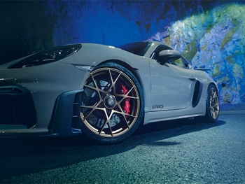 Porsche Cayman GT4 RS