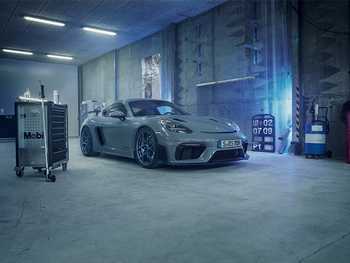 Porsche Cayman GT4 RS