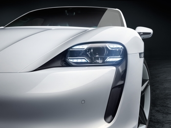 E-tron GT vs Taycan 2022