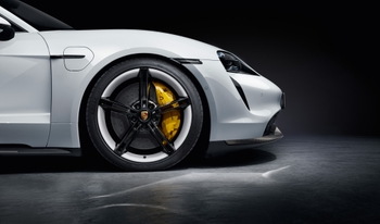 E-tron GT vs Taycan 2022