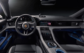 E-tron GT vs Taycan 2022