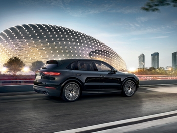 Maserati Levante GT 2022 vs Porsche Cayenne S 2022 1