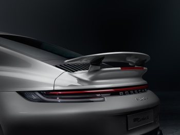 Maserati MC20 2022 vs 911 turbo S 2022