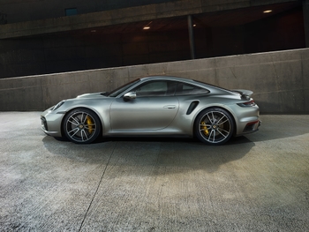 Maserati MC20 2022 vs 911 turbo S 2022