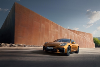 The new MY25 Porsche Panamera