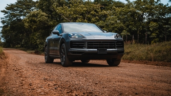 Porsche Cayenne en carretera.