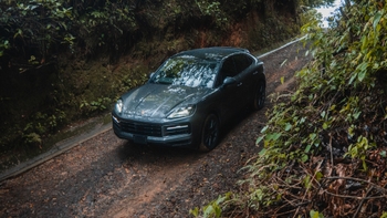 Porsche Cayenne en carretera