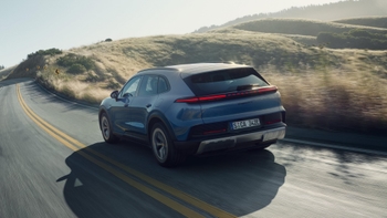 Sivi Cayenne S Electric sportski SUV s elegantnim dizajnom