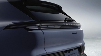 Sivi Cayenne S Electric sportski SUV s elegantnim dizajnom