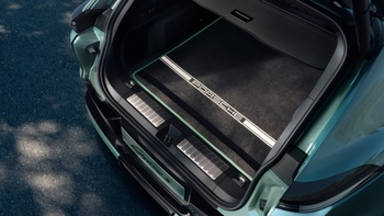 Sivi Cayenne S Electric sportski SUV s elegantnim dizajnom