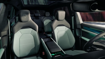 Sivi Cayenne S Electric sportski SUV s elegantnim dizajnom