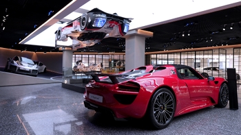 Discover our Porsche Centre Kuwait