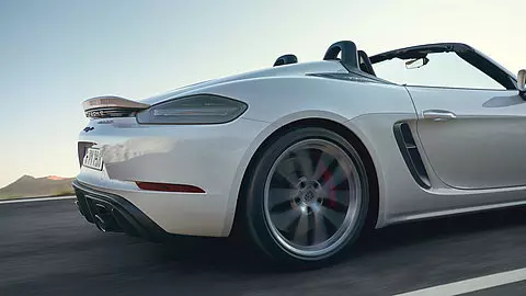 blur-up ls-is-cached lazyloaded