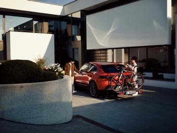Porsche Macan S at home setting, with Tequipment bicycle rack