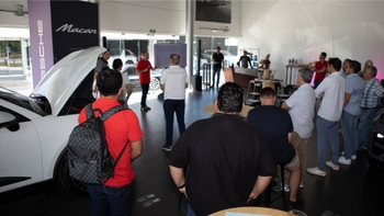 Road Tour Macan Electric 2024