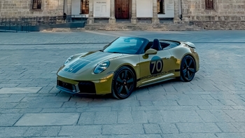 Porsche 911 spirit 70 color verde estacionado