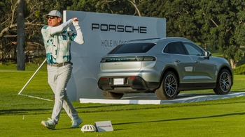 jugador golf y porsche macan en golf cup