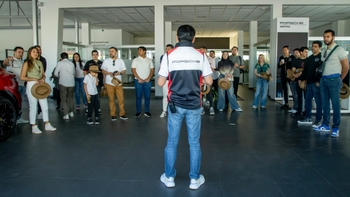 Introduction talk by a Porsche specialist - Electric tour in Guadalajara