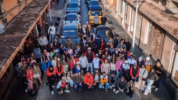 Participantes y pilotos de la Rodada con causa de Porsche para AMANC
