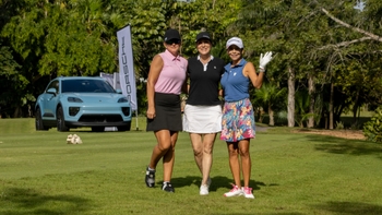 jugadoras y porsche macan electrico en golf cup sureste en merida