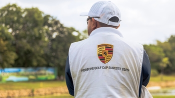 golfista con chaleco porsche golf cup sureste en merida