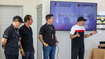 Pilotos Porsche en charla de bienvenida