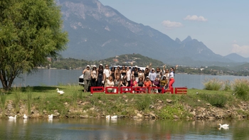 Clientas Porsche en el lago del hotel Santiago del Rincon