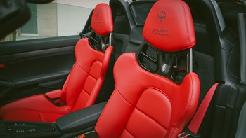 Sillas de auto Porsche de color rojo