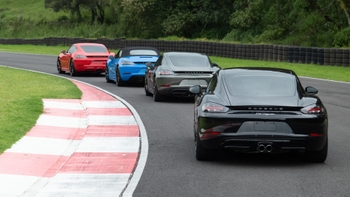 Autos Porsche en pista