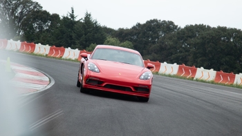 Porsche 718 Cayman en pista