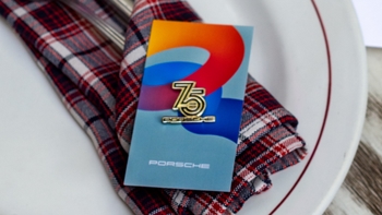 75 aniversario porsche, una fiesta llena de colores, lujo y deportividad.