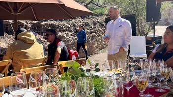 Una mañana de manejo, comida y buen vino.