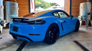 Una mañana de manejo, comida y buen vino.