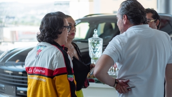 Porsche guests talking to eachother