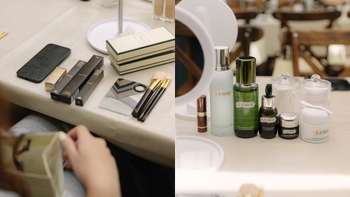 Mesa con maquillaje en evento Porsche