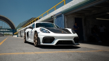 Porsche 911 before taking off