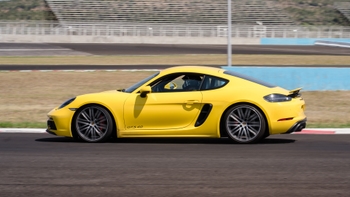 Porsche en la pista de carreras