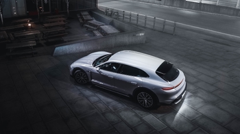 Taycan Cross Turismo i bymiljø