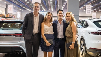 Cayenne E-Hybrid por primera vez exhibido en el Panamá Motor Show.