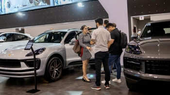 Cayenne E-Hybrid por primera vez exhibido en el Panamá Motor Show.
