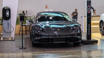 Cayenne E-Hybrid por primera vez exhibido en el Panamá Motor Show.