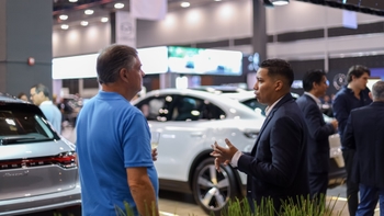 Cayenne E-Hybrid por primera vez exhibido en el Panamá Motor Show.