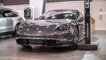 Cayenne E-Hybrid por primera vez exhibido en el Panamá Motor Show.