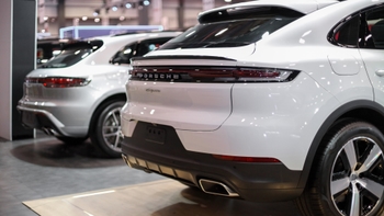 Cayenne E-Hybrid por primera vez exhibido en el Panamá Motor Show.